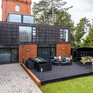 Luxury Water Tower I Roof Bar I Cinema Villa Cardiff